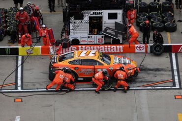 Denny Hamlin Earns Top NASCAR Cup Series Drivers’ Championship Odds; Jeff Gordon Recalls 1st Title