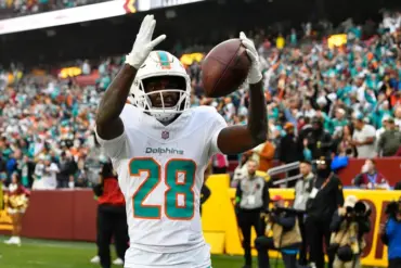 De’Von Achane Trade Rumors: Commanders and Vikings Linked to Dolphins RB