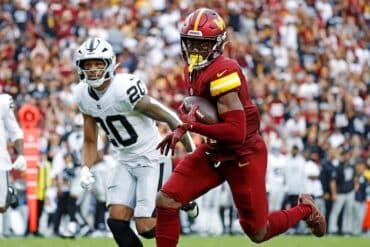Terry McLaurin runs the ball.