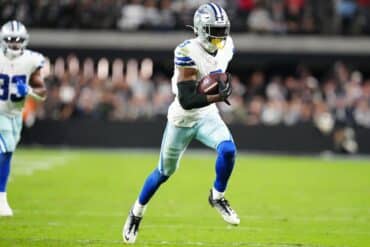 Cowboys wide receiver George Pickens runs the ball.