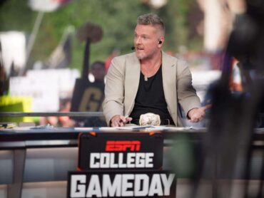 Massive Crowd Shows Up At Pitt For ESPN College GameDay And Pat McAfee Homecoming