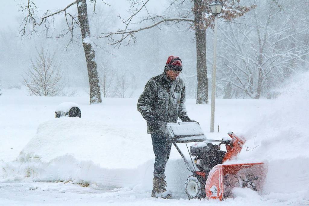 WATCH: Midwest Snow Storm Creates Bizarre Scenes At Northwestern Vs. Illini CFB Game
