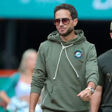 Mike McDaniel Trolls Buffalo Bills Fans After Dolphins Blowout Win