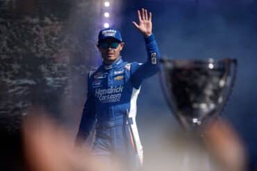 NASCAR Cup Series Fans Respond To Kyle Larson Rallying, Denying Denny Hamlin Of Drivers’ Championship