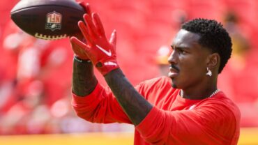 Bills add veteran Mecole Hardman to practice squad to boost receiving depth