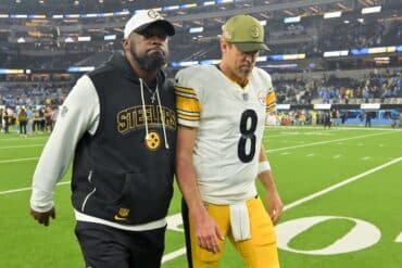 Mike Tomlin stands with Aaron Rodgers.