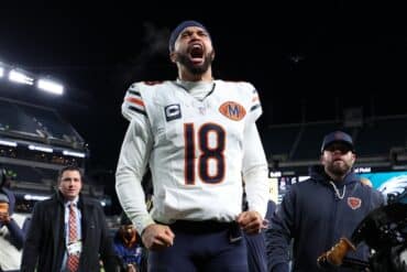 Bears quarterback Caleb Williams flexes.