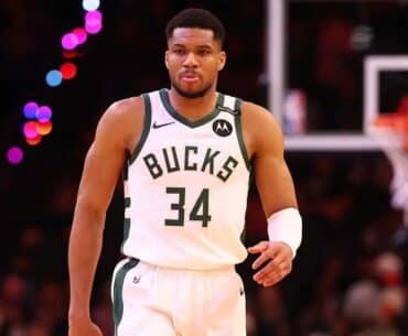 Milwaukee Bucks Giannis Antetokounmpo Out 2-4 Weeks With Calf Strain