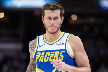 Pacers Waive Jeremiah Robinson-Earl, Re-Sign Garrison Mathews To Standard Deal