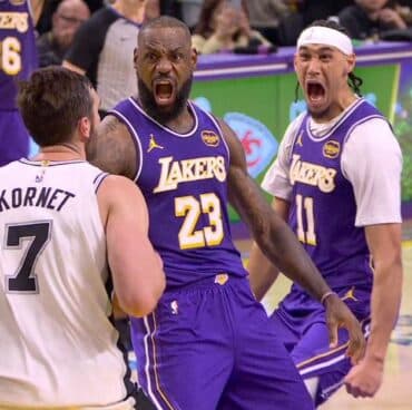 Lakers LeBron James Throws Down Poster Dunk On Luke Kornet