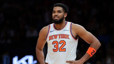 Watch: Knicks’ Mike Brown Calls Out Karl-Anthony Towns For Lack Of ‘Urgency’