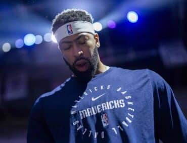 Dallas Mavericks Star Anthony Davis Out 6 Weeks After Foregoing Hand Surgery