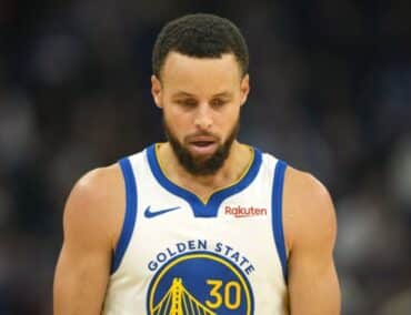 Stephen Curry Exits Golden State Warriors Loss With Right Knee Soreness