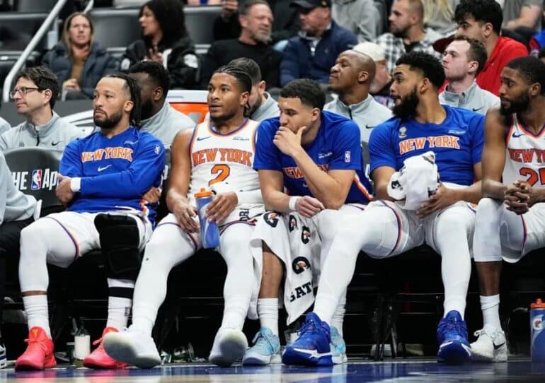 WATCH: Knicks Fans Boo Team In 'Embarrassing' Loss To Mavs