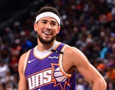 WATCH Phoenix Suns Devin Booker Hits Game-Winning 3-Pointer Against Thunder
