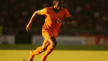 Amad Diallo in Ivory Coast jersey during attacking run at World Cup match
