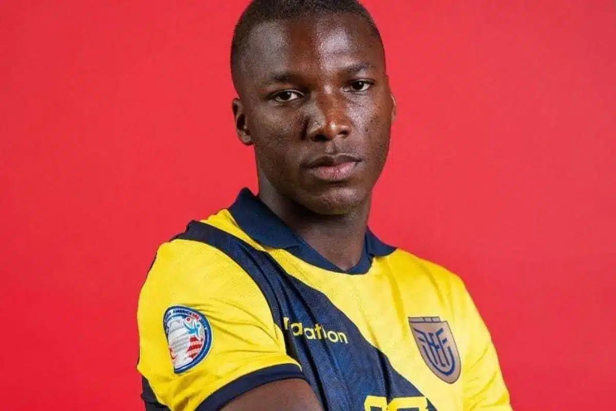 Moises Caicedo wearing the Ecuador national team jersey against a red background.