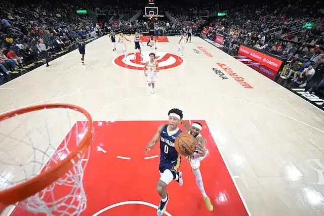 New Orleans Pelicans player drives to the basket against the Atlanta Hawks on their home court