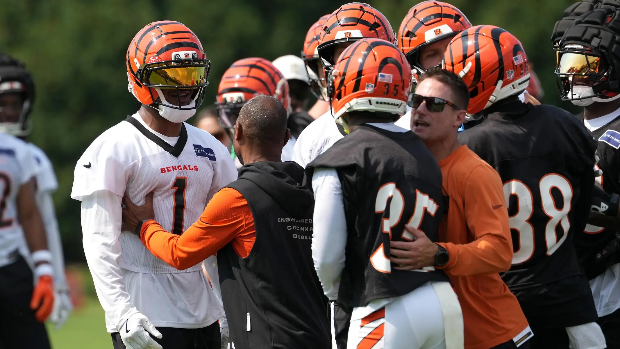 Ja'Marr Chase and Cincinnati Bengals teammates during training camp